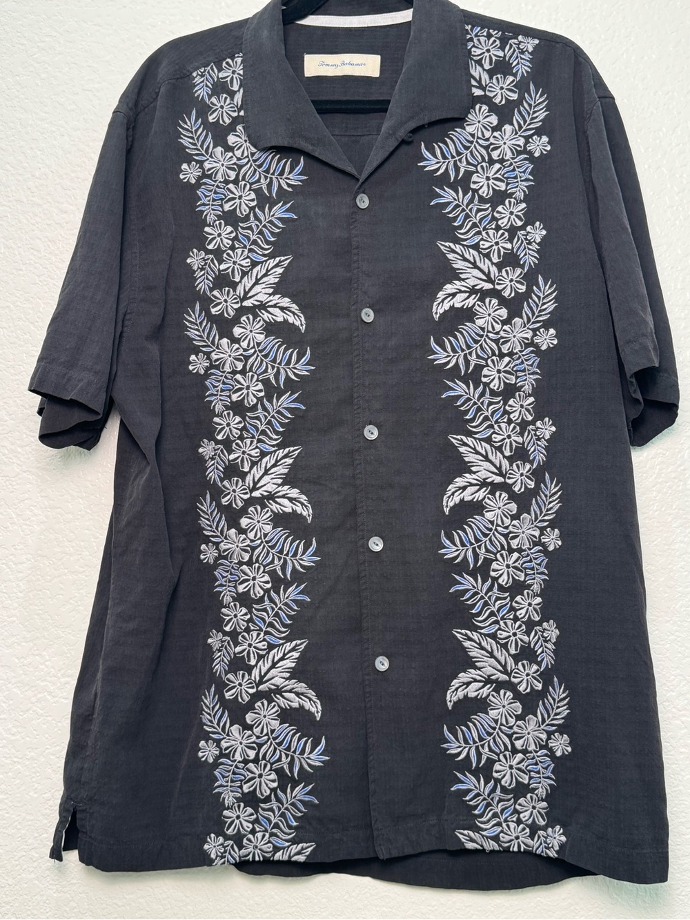 Tommy Bahama Shirt XL Black 100% Silk Embroidered Floral Camp Hawaiian Mens